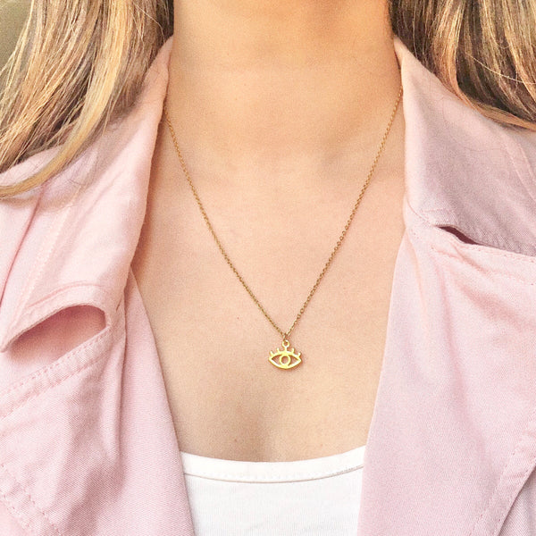 Collar ojo pestañas.