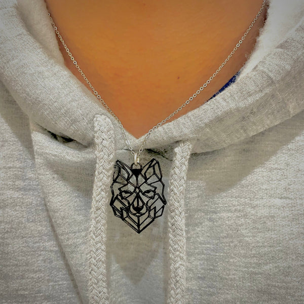Collar lobo geométrico.