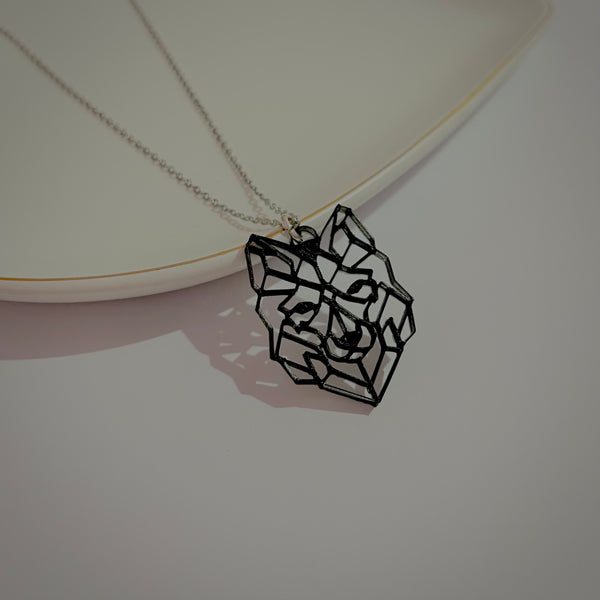 Collar lobo geométrico.