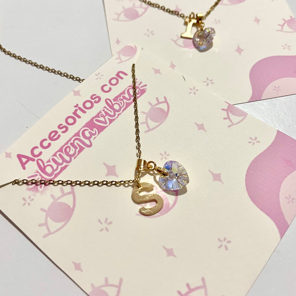 Inicial acero inoxidable con corazón.